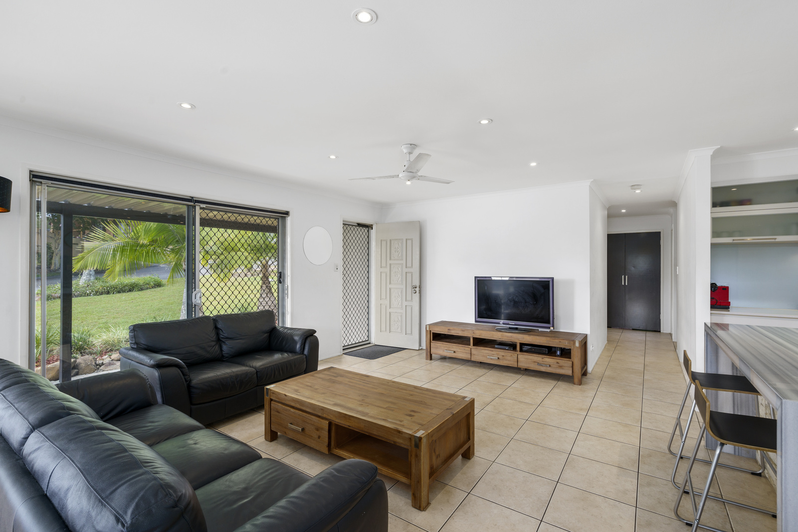 001_Open2view_ID630368-21_Goodman_Close