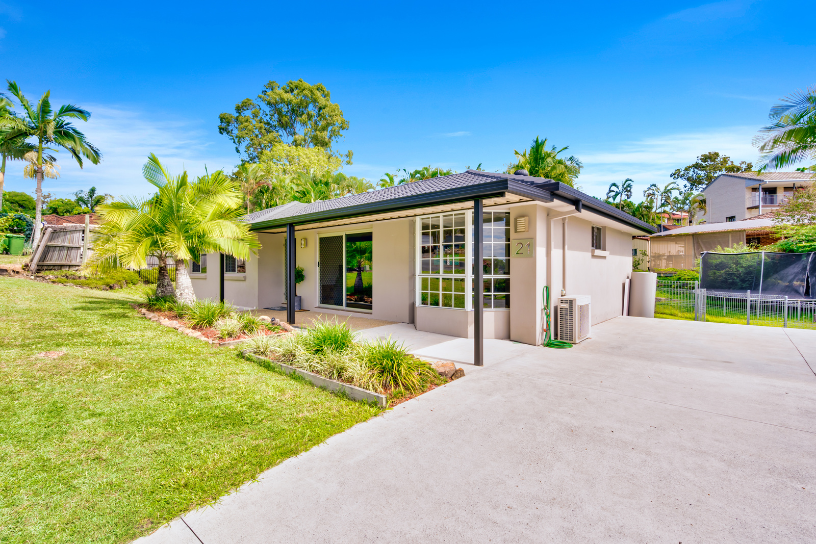 011_Open2view_ID630368-21_Goodman_Close